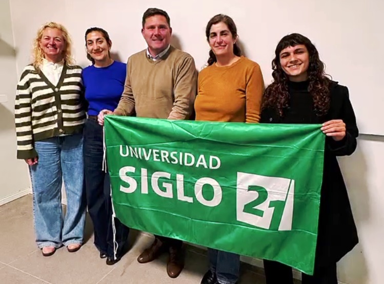 Convenio con la Universidad Siglo 21: descuentos a trabajadores municipales para estudiar