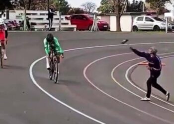 VIDEO. Agresión a un ciclista en plena carrera en Salto