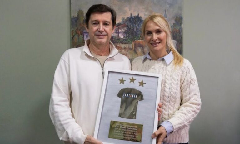 Un pilar de la Scaloneta fue homenajeado en Capitán Sarmiento