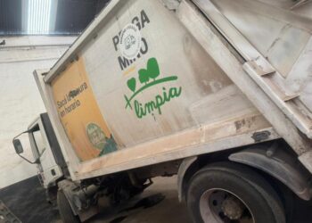 ¿Un camión de residuos ‘se escapó’ de Pergamino y ‘apareció’ en Areco?