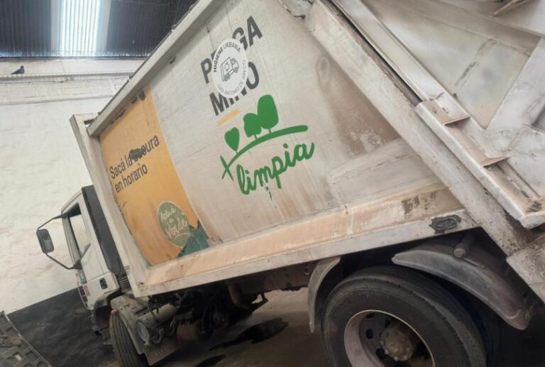 ¿Un camión de residuos ‘se escapó’ de Pergamino y ‘apareció’ en Areco?