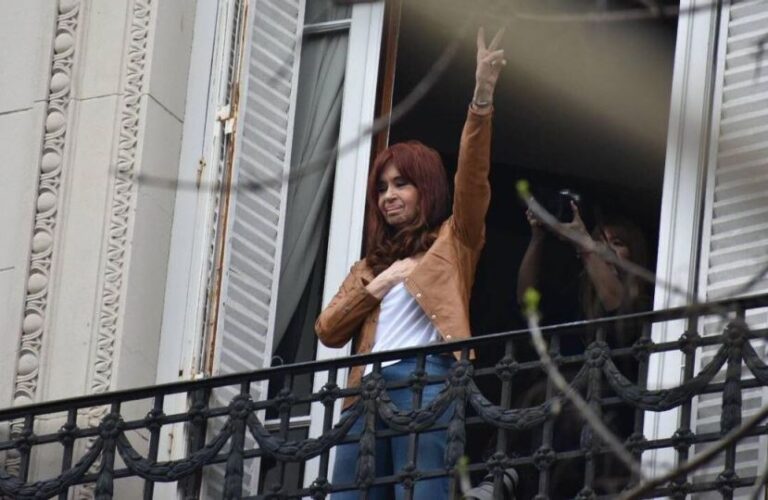 La Justicia embargó el departamento donde está detenida Cristina Kirchner