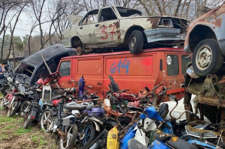 Comenzó el operativo para la compactación de vehículos secuestrados