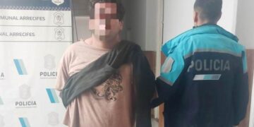 Le rompieron el auto, le pegaron, agredieron a la policía y se los llevaron a la Comisaría