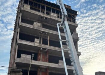 Cayó desde el tercer piso por el hueco de un ascensor y se encuentra grave