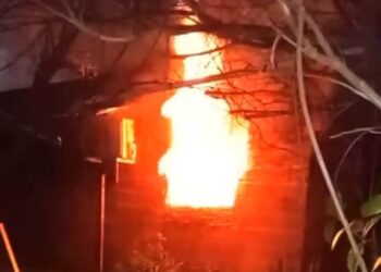 Una joven madre y su hija perdieron todo en un incendio