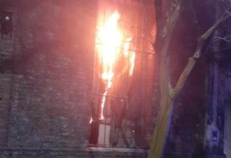 Investigan incendio intencional de una vivienda