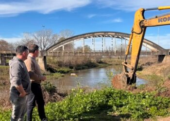 La Municipalidad amplía el margen del río Arrecifes en el puente de la G.O.P.