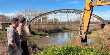 La Municipalidad amplía el margen del río Arrecifes en el puente de la G.O.P.