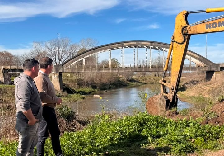 La Municipalidad amplía el margen del río Arrecifes en el puente de la G.O.P.
