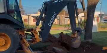 Trabajan en un sector de Avenida Perón que se hundió