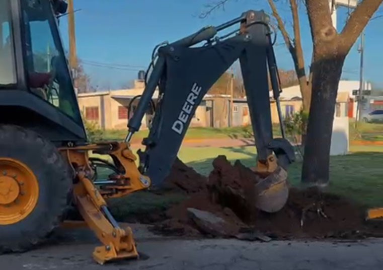 Trabajan en un sector de Avenida Perón que se hundió