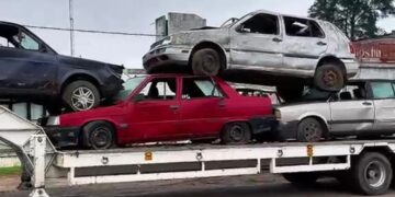 Retiraron más de 150 vehículos secuestrados para compactar