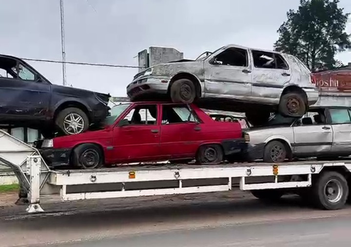 Retiraron más de 150 vehículos secuestrados para compactar