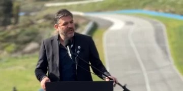 Reacción del ministro Bianco por pregunta a Kicillof en el autódromo de Balcarce