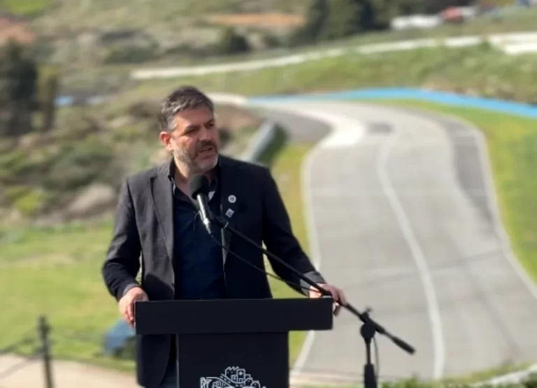 Reacción del ministro Bianco por pregunta a Kicillof en el autódromo de Balcarce