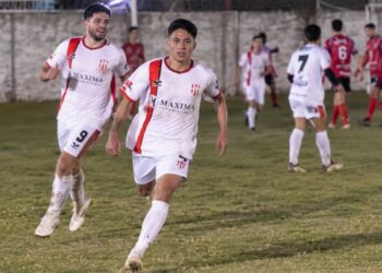 Fútbol local: Huracán debutó con un gran triunfo