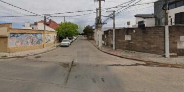 Choque en Irlanda y Urquiza: un joven motociclista en grave estado