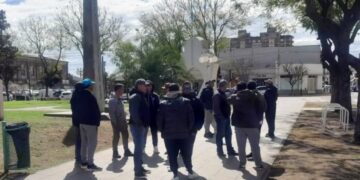 Trabajadores arrecifeños de Granja Tres Arroyos se reunieron con Bouvier