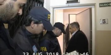 Video de allanamiento a casa de Cristina Kirchner: tenía una puerta blindada