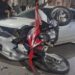 Impresionante choque entre un auto y una moto en Pergamino