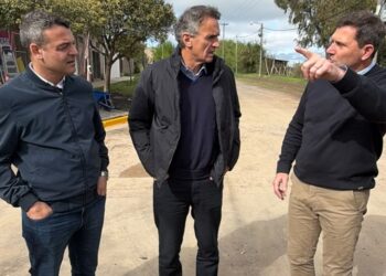 Bouvier recibió a Katopodis y Gabilondo en la obra de reasfaltado de Fonavi