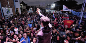 Con acto propio, Kicillof se para de frente al kirchnerismo