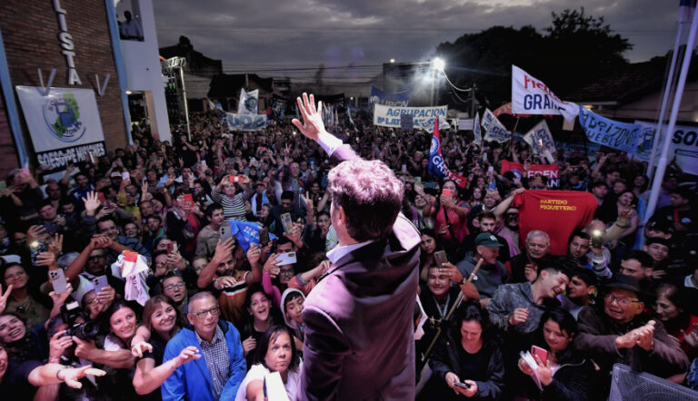 Con acto propio, Kicillof se para de frente al kirchnerismo