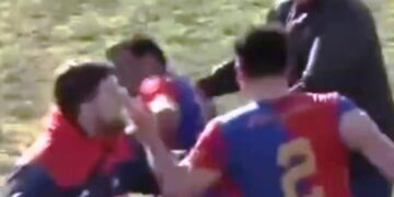 VIDEO. Fútbol: se agarraron a piñas entre compañeros