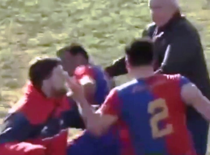 VIDEO. Fútbol: se agarraron a piñas entre compañeros
