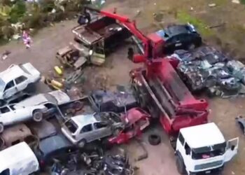 Empezó la compactación de vehículos secuestrados en Arrecifes
