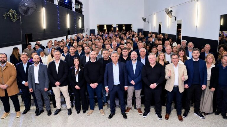 Arrecifeños en el 1º Encuentro Provincial de Concejales de La Libertad Avanza