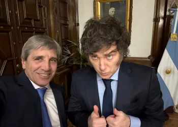 Kicillof denunció a Milei y Caputo por desvío del Fondo Hídrico