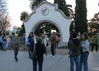 “Ladrona y vendepatria”: manifestación en Arrecifes contra la Corte Suprema