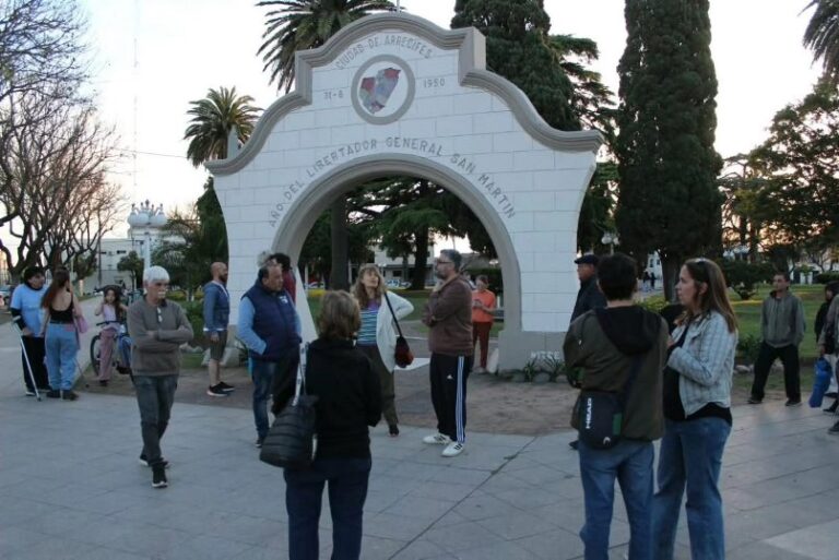 “Ladrona y vendepatria”: manifestación en Arrecifes contra la Corte Suprema