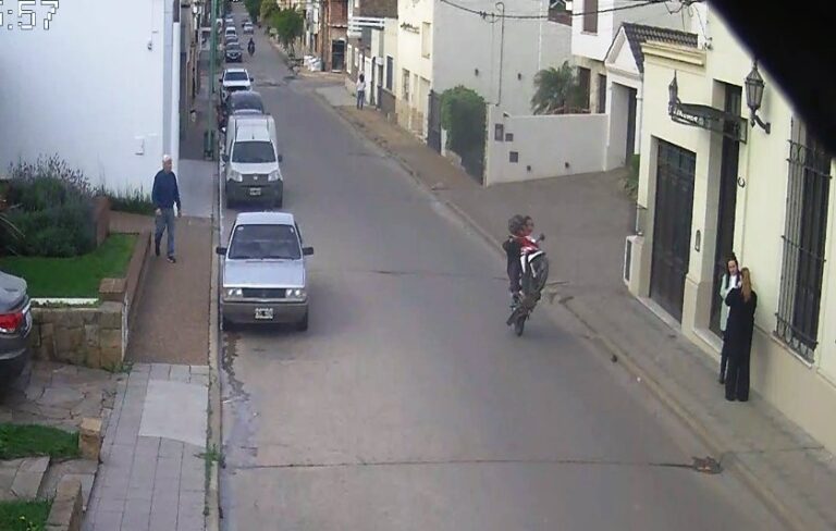 Secuestraron una moto a un menor que hacia “willy”