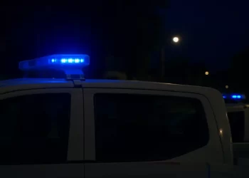 Jóvenes baleados en persecución policial tras escapar de un control de tránsito