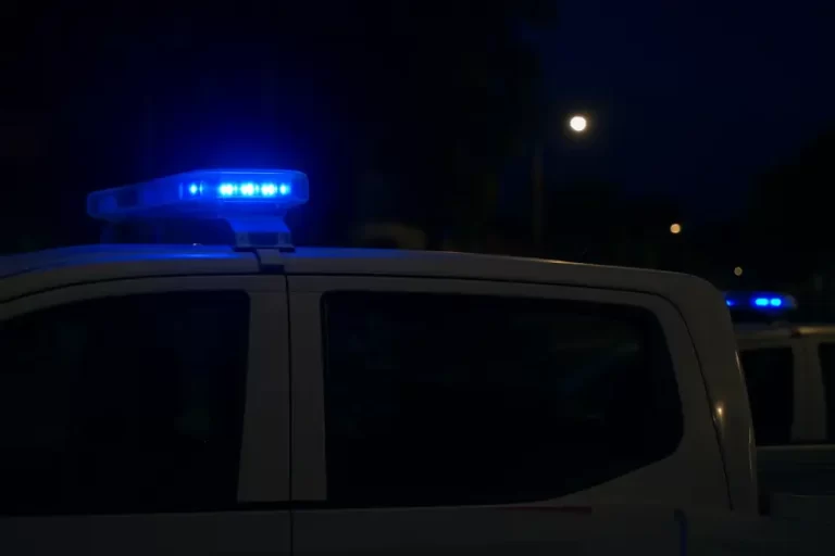 Jóvenes baleados en persecución policial tras escapar de un control de tránsito